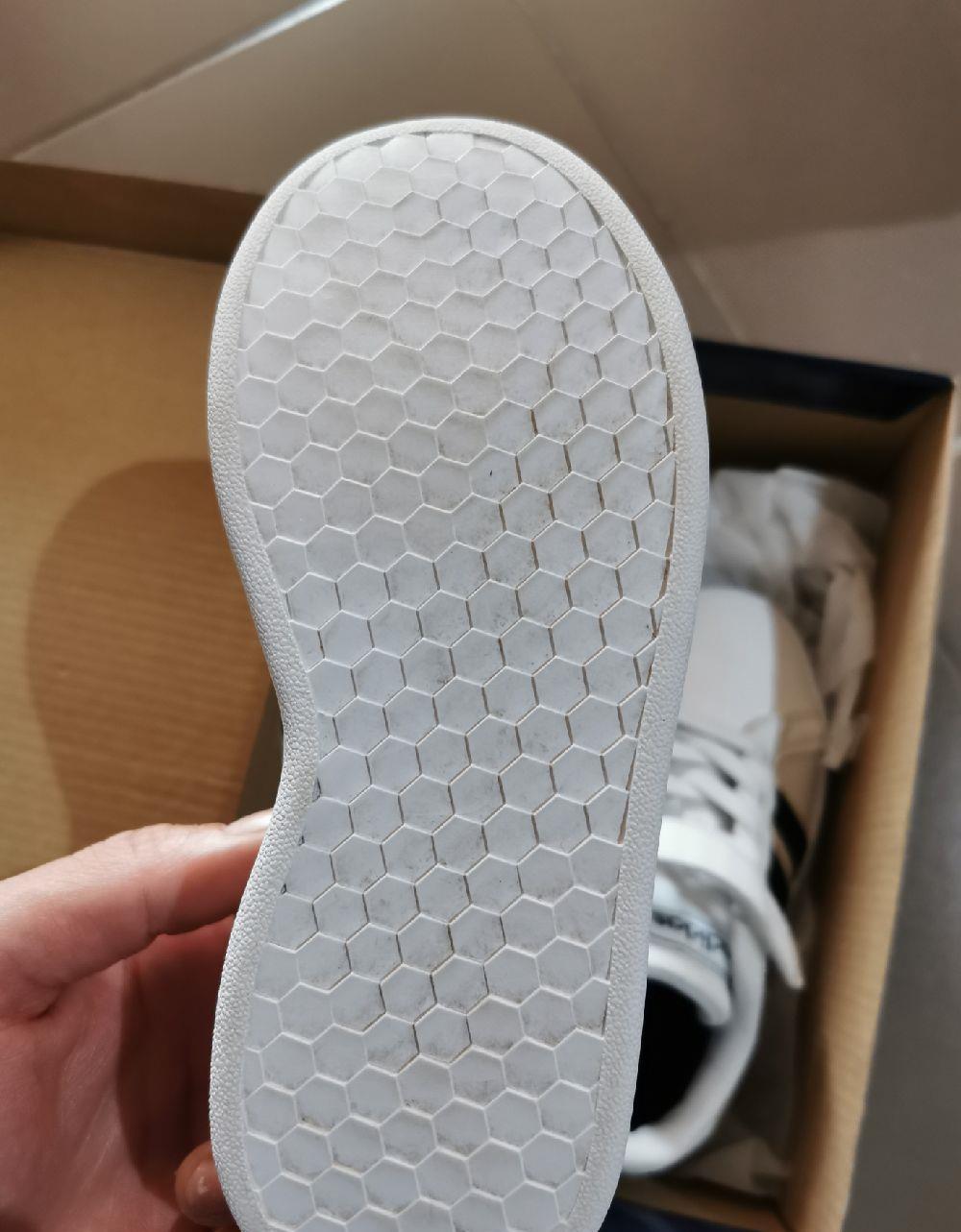 Adidași originali pt. Băieții marca Adidas
