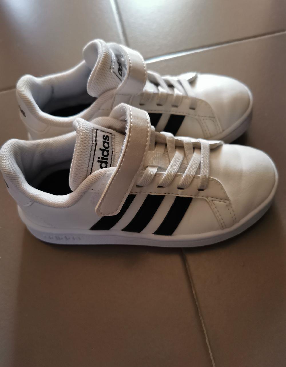 Adidași originali pt. Băieții marca Adidas