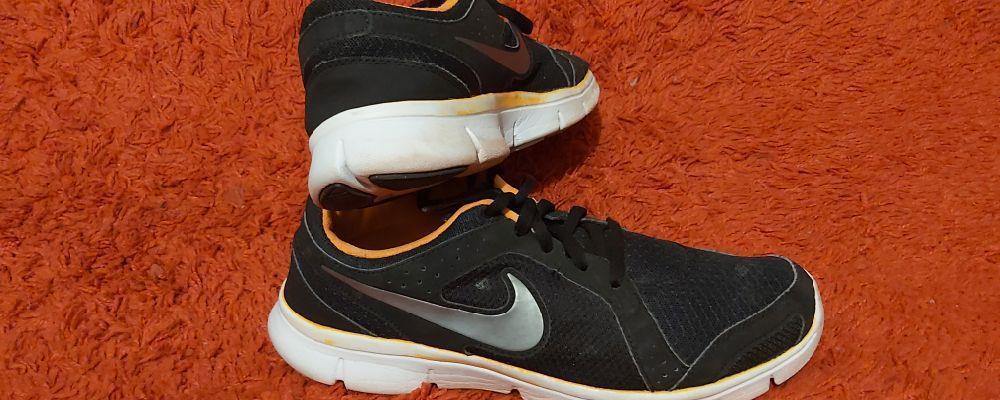 Adidsi mar.42,barbati marca Nike originali