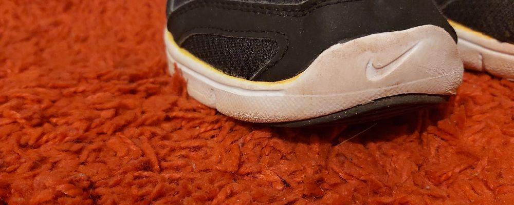 Adidsi mar.42,barbati marca Nike originali