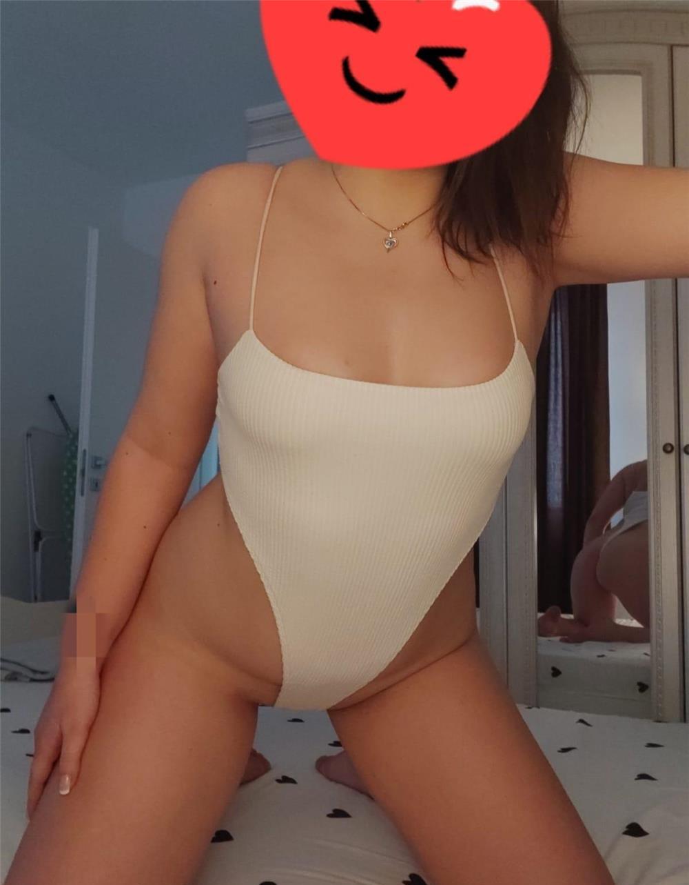 Alexandraa brunetă TOTAL - am revenit !!