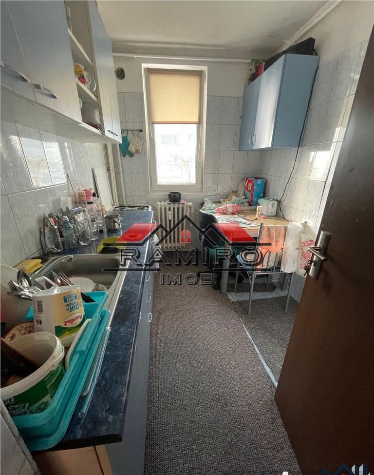 Alexandru Obregia  Piata Sudului 2 camere decomandat STRADAL