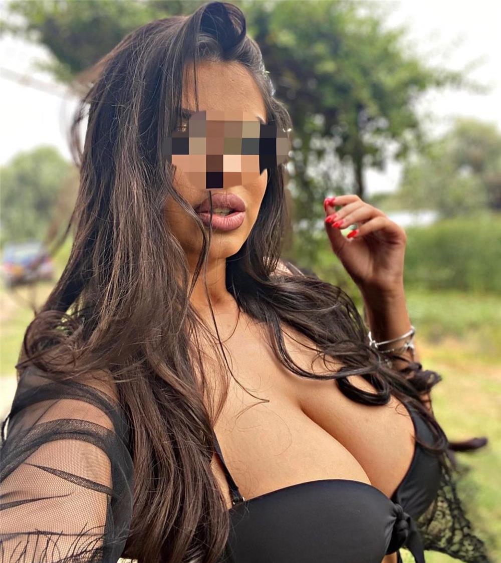 Alexia Poze REALE Confirmare whatsapp