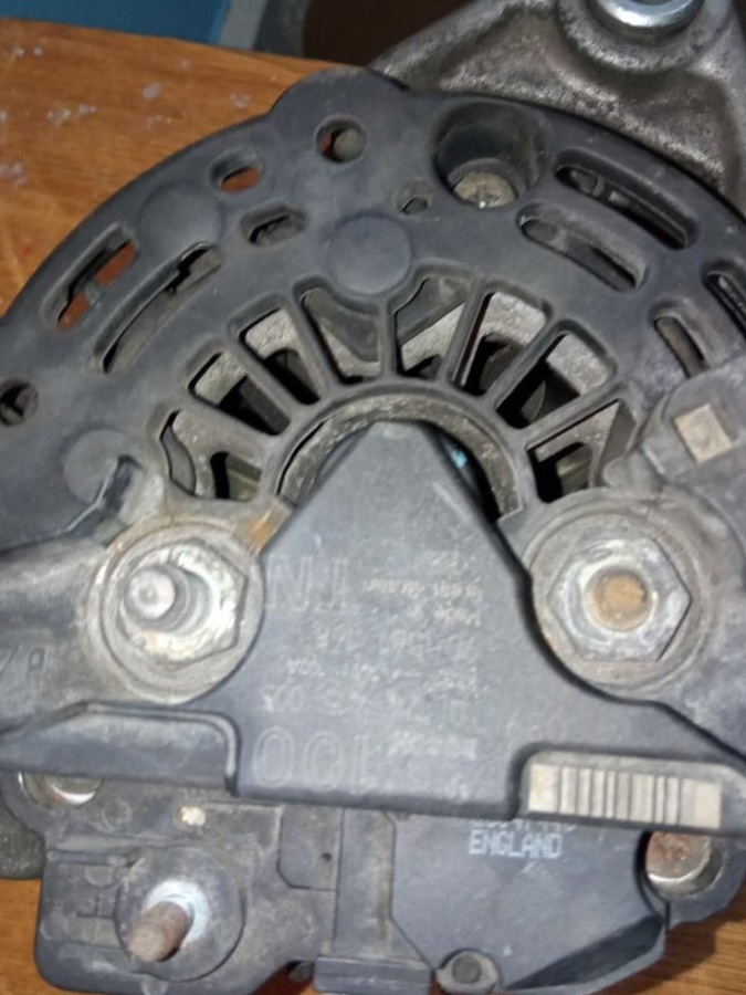 Alternator opel hatchback 2.0
