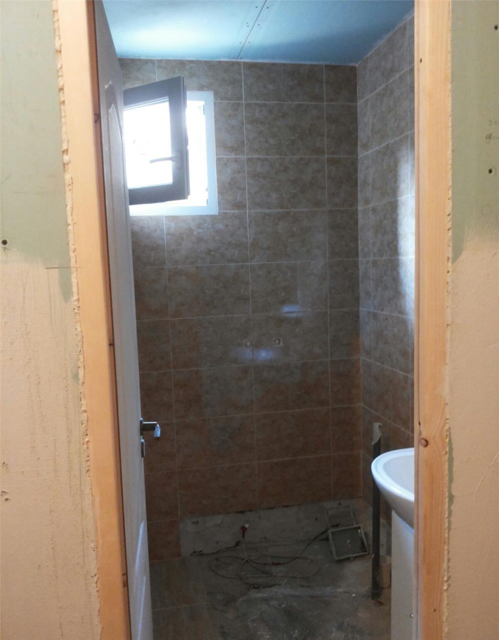 Amenajări interioare gresie faianță parchet laminat rigips montaj uși ferestre