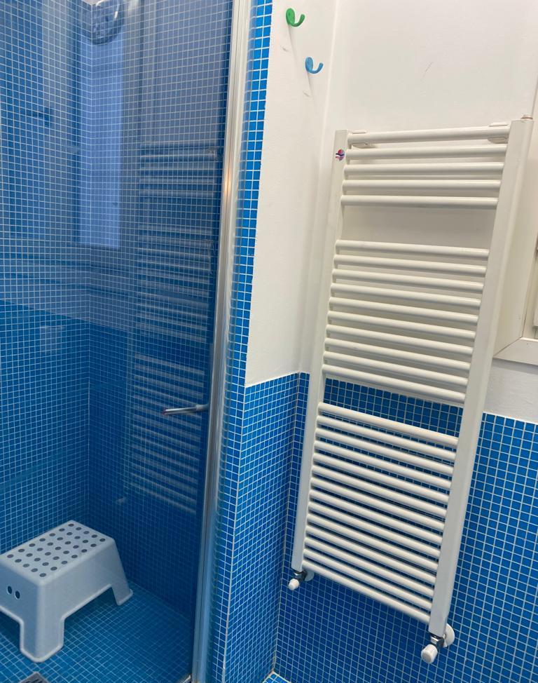 Amenajării, electrice, sanitare, termice, placări ceramice.