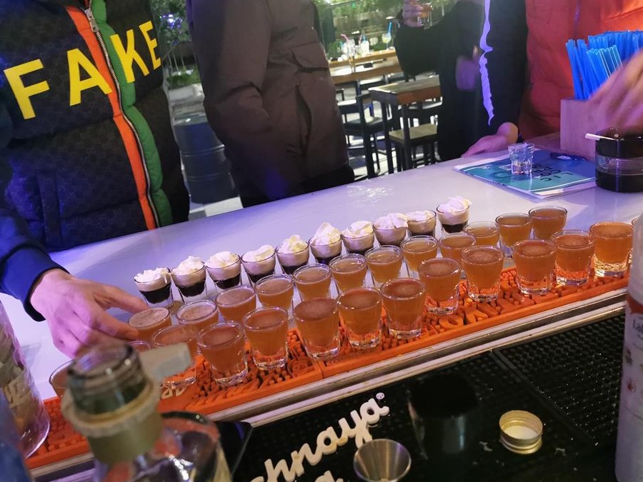 Angajam barman
