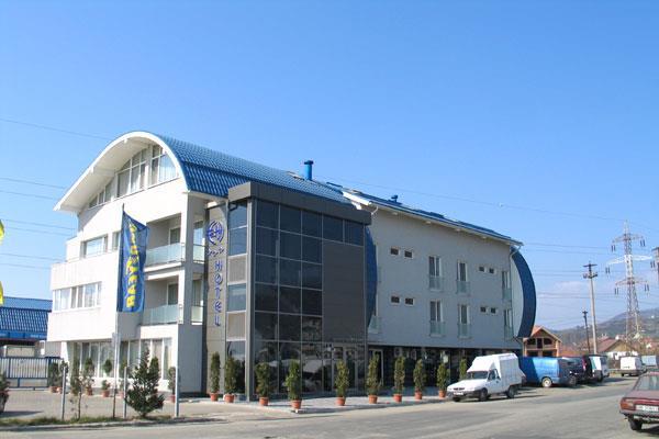 Angajam bucatareasa si camerista