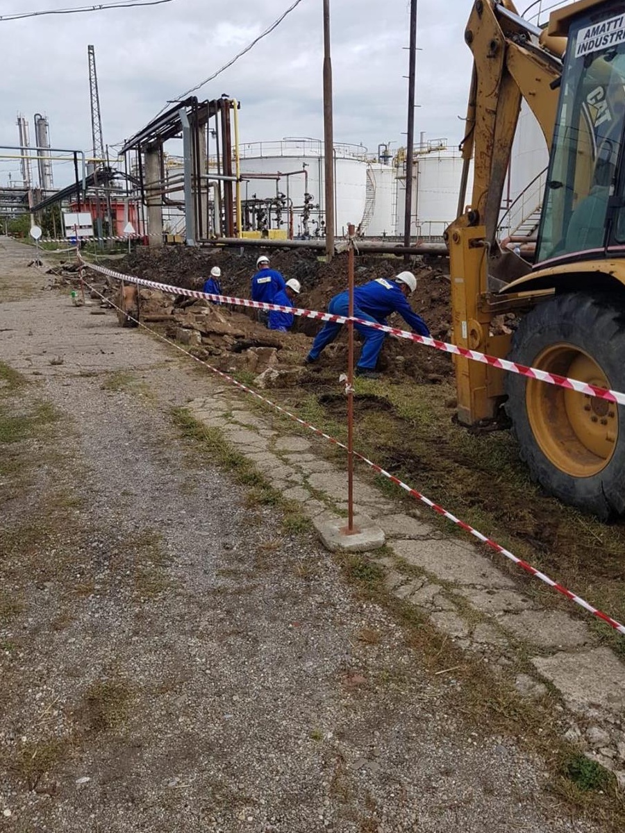 Angajam Buldoexcavatorist (Miniexcavator de 6,5 tone)