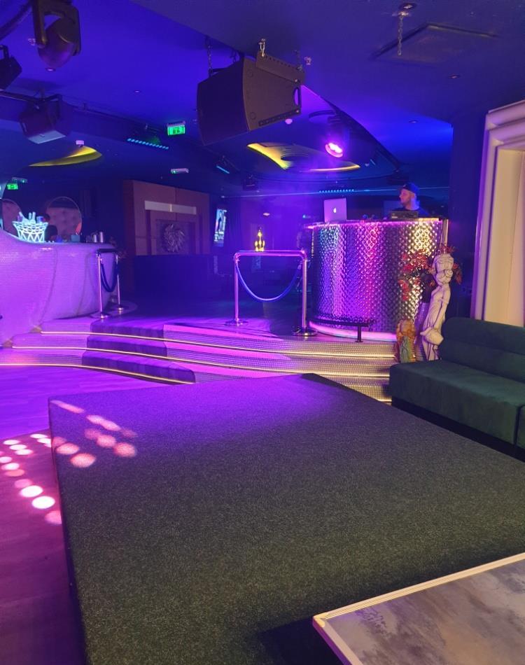 angajam ospatar in club nou deschis in Bucuresti