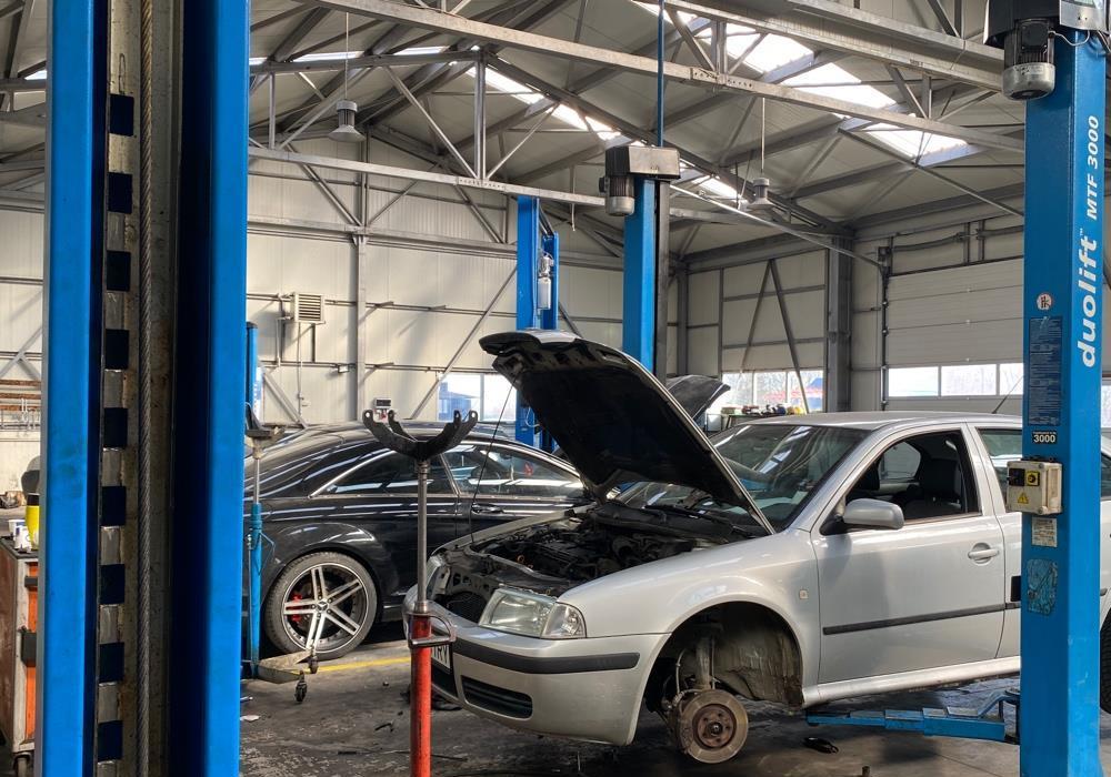 Angajez personal calificat service auto