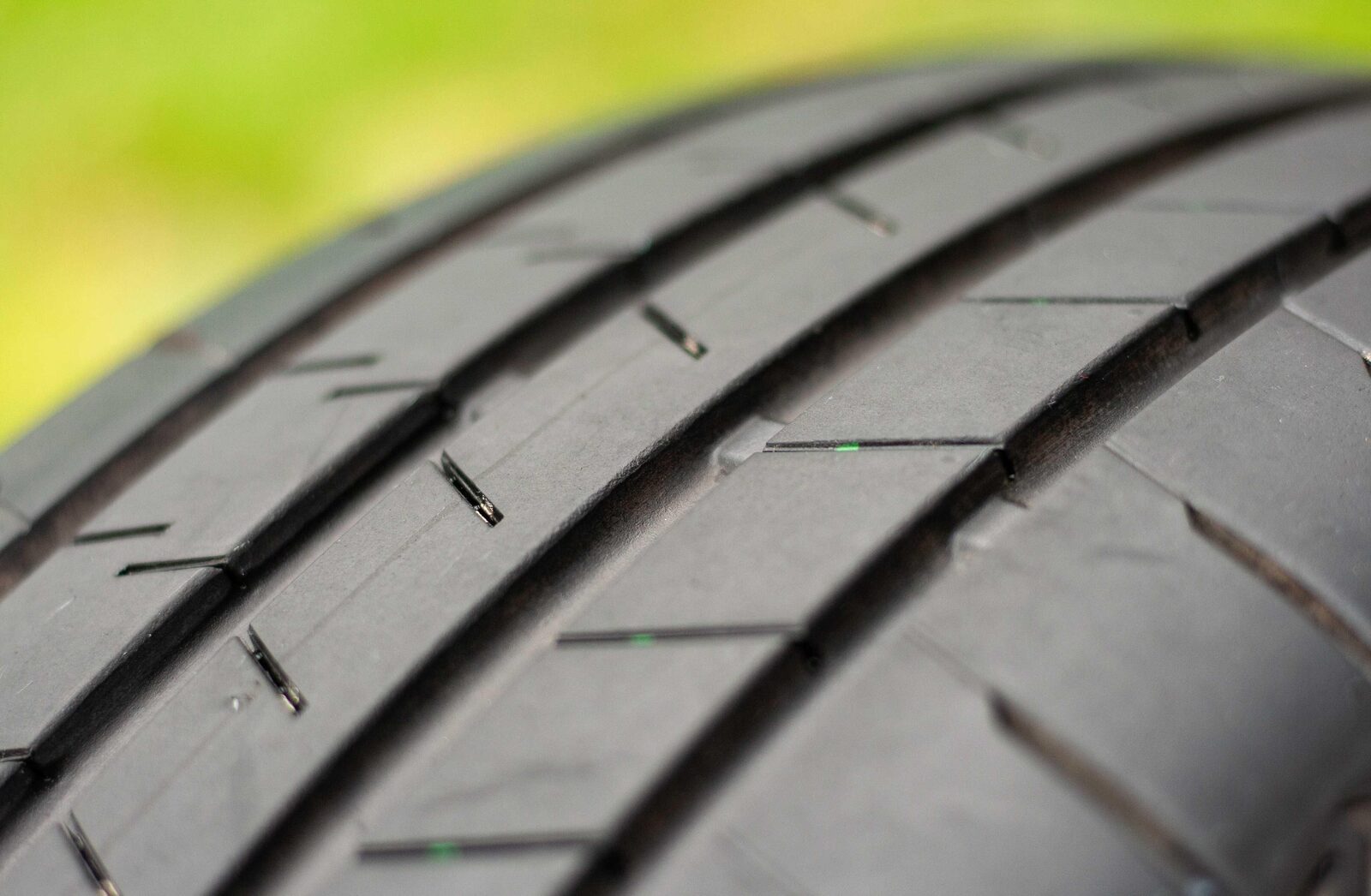Anvelope Bridgestone Alenza 001 225/60 R18 104W