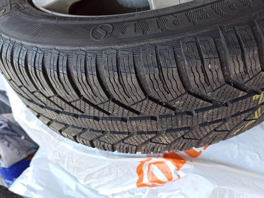 Anvelope semperit noi 4buc /iarna+jante 17/ 215x60x17
