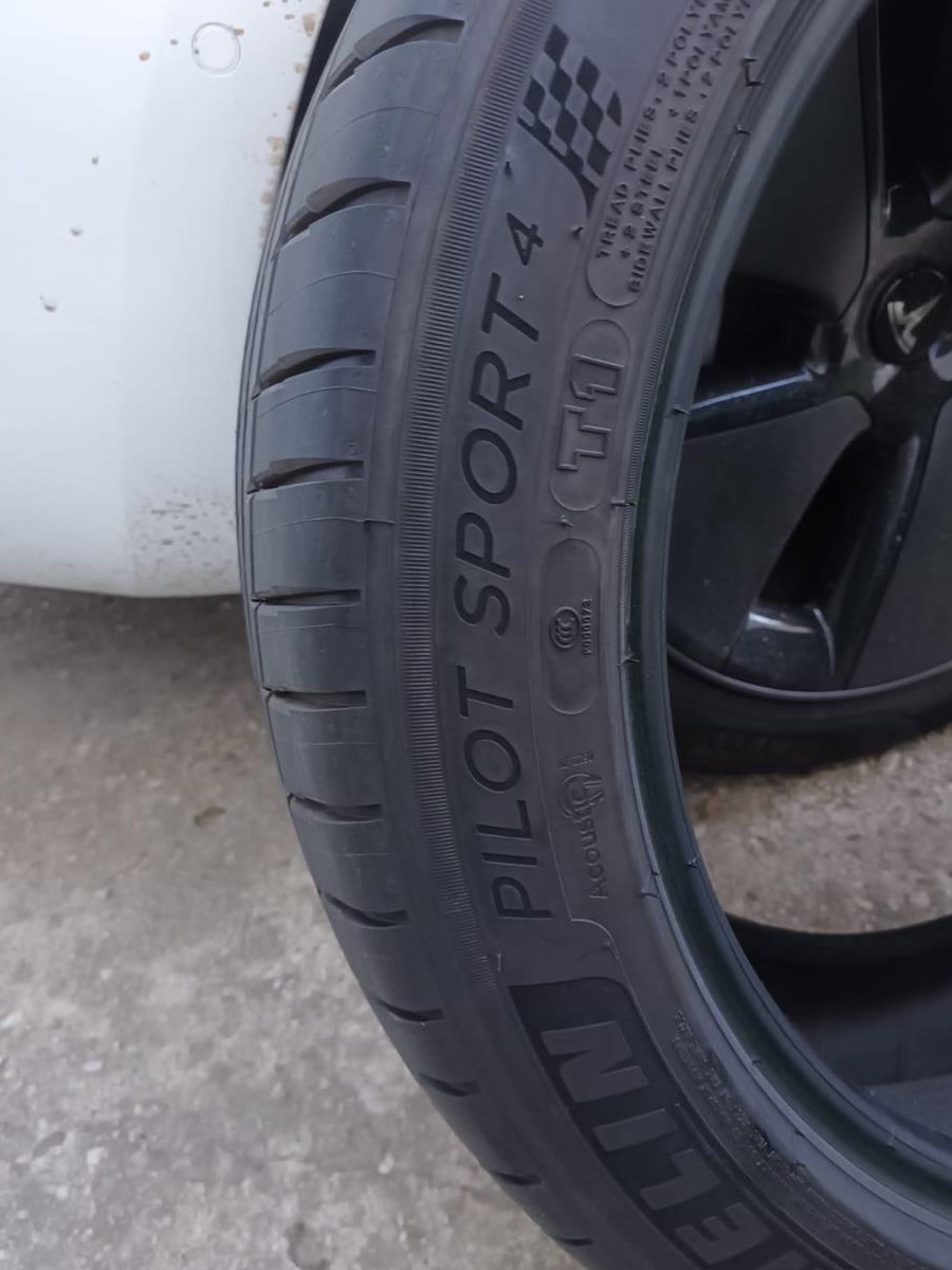 Anvelope Tesla model 3
