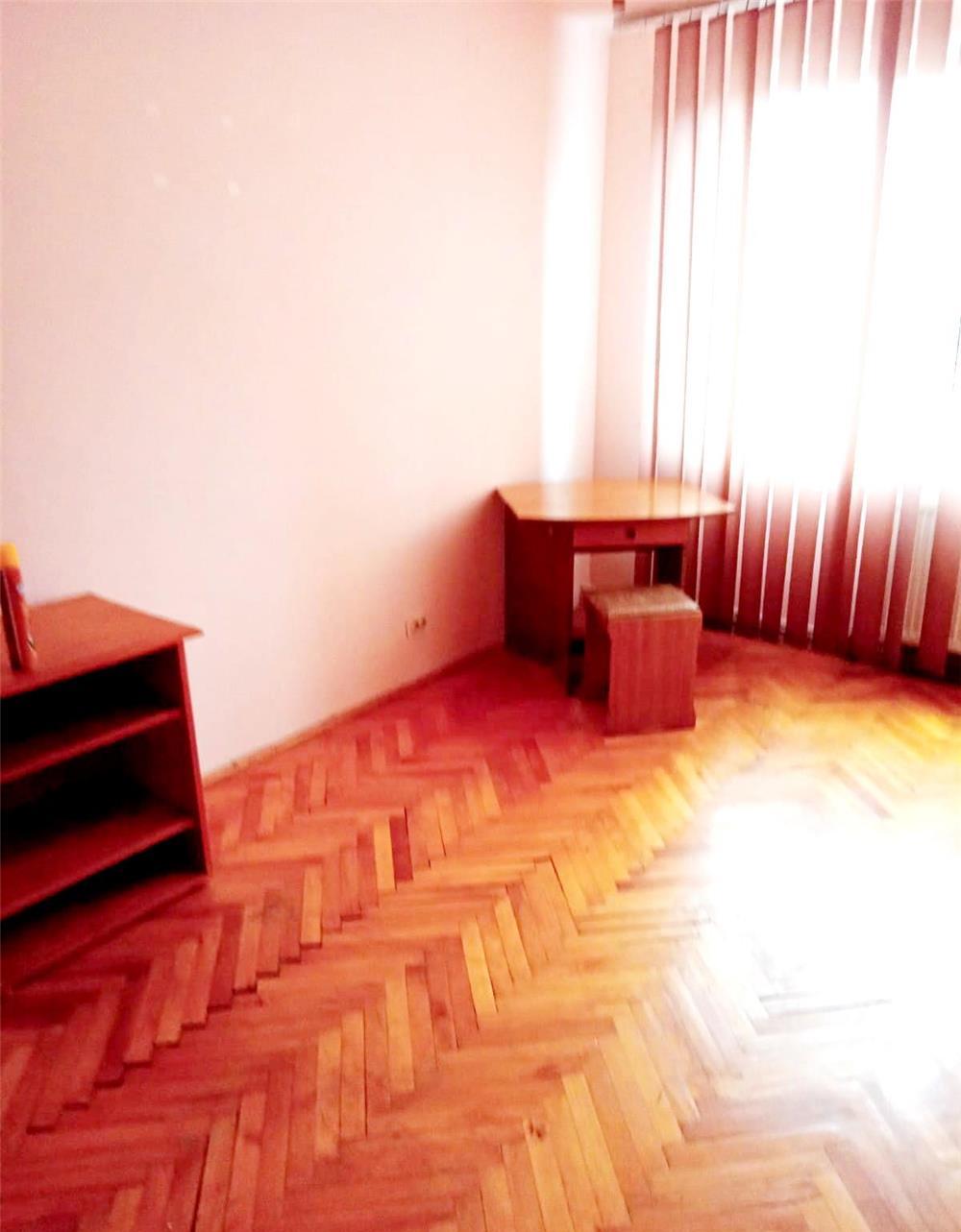 Ap. 2 cam. Dec. Podu Ros, Et.1, cu CT, mobilat/utilat