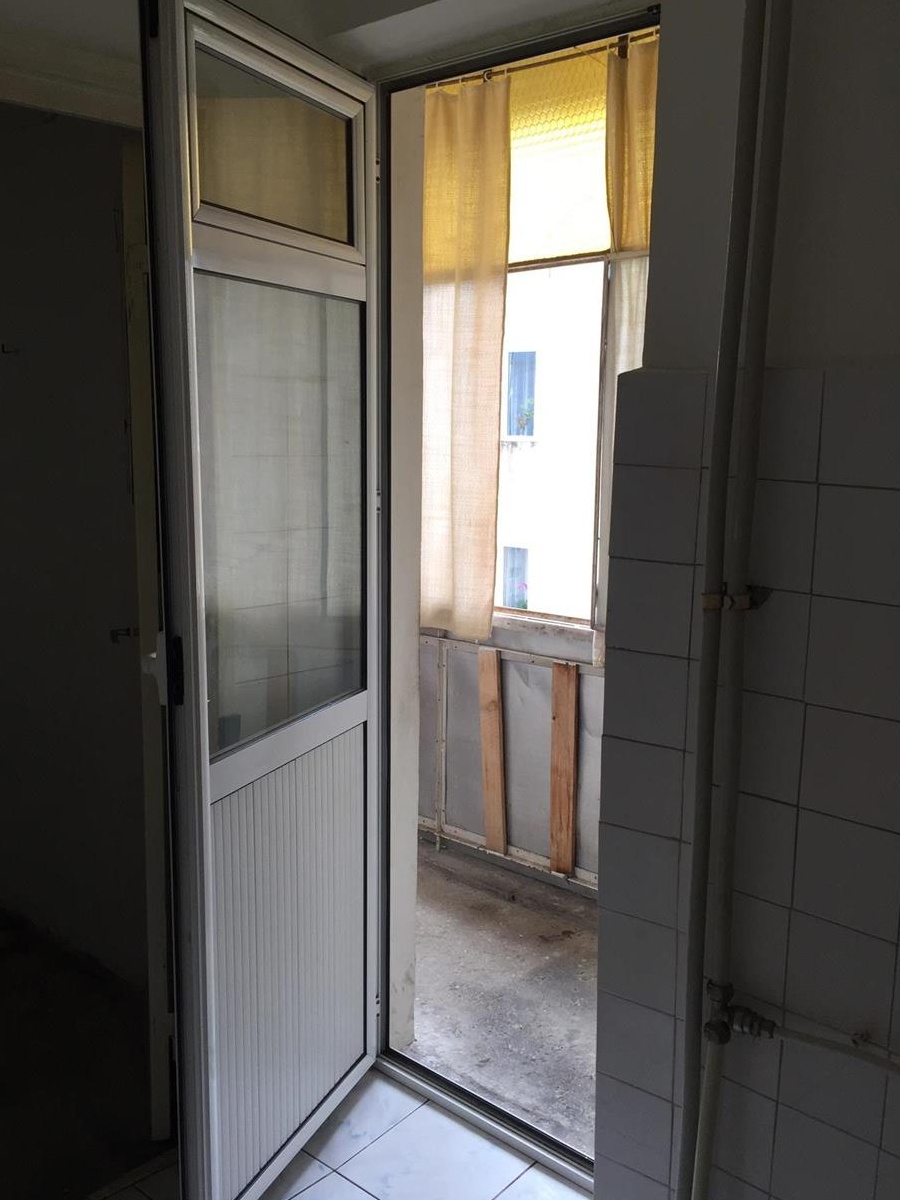 Ap Piața Ostroveni