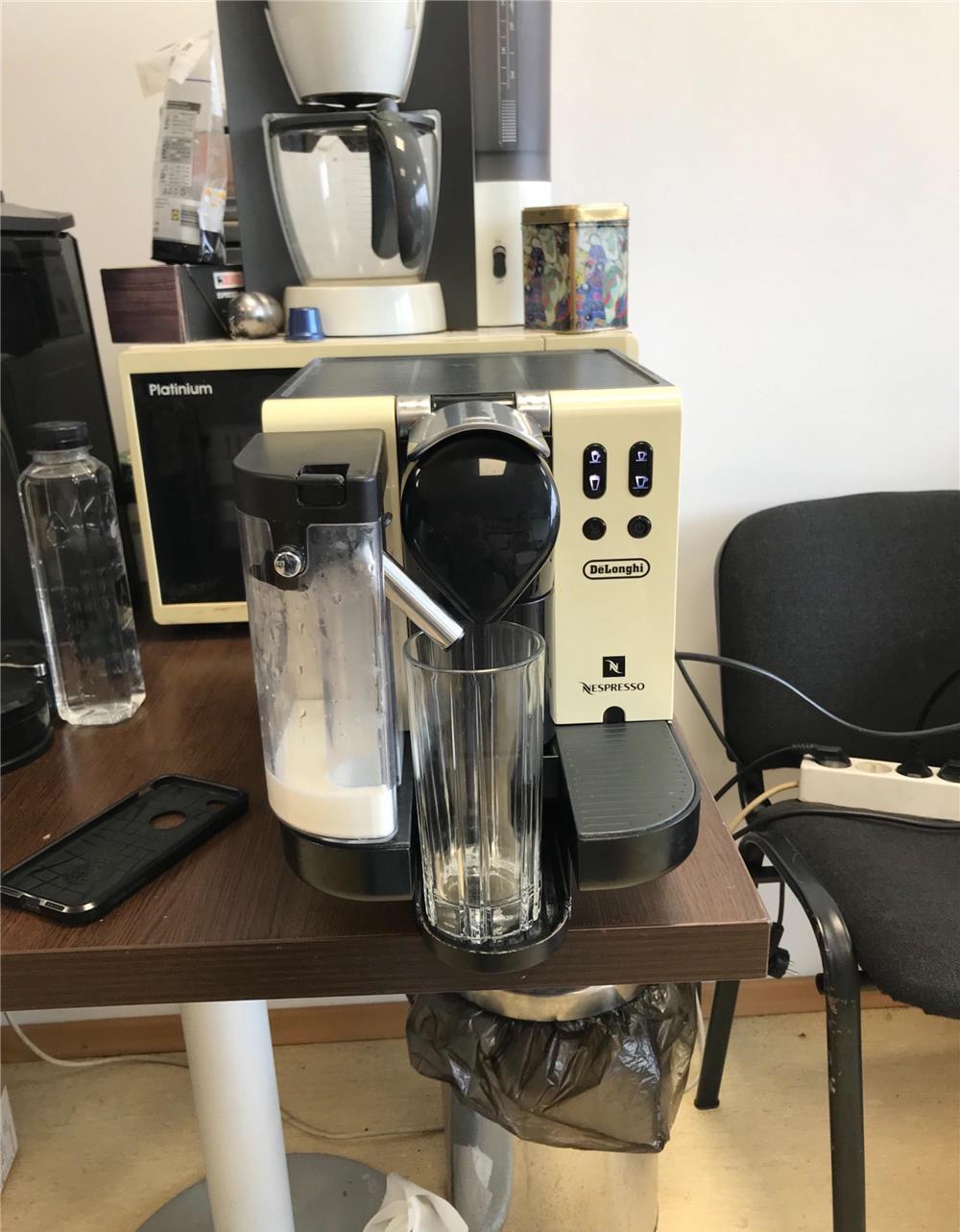 aparat de cafea expresso nespresso lattisima touch