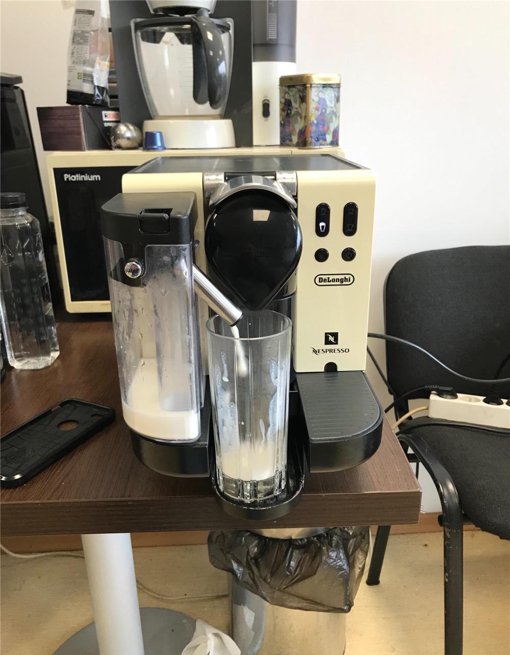 aparat de cafea expresso nespresso lattisima touch