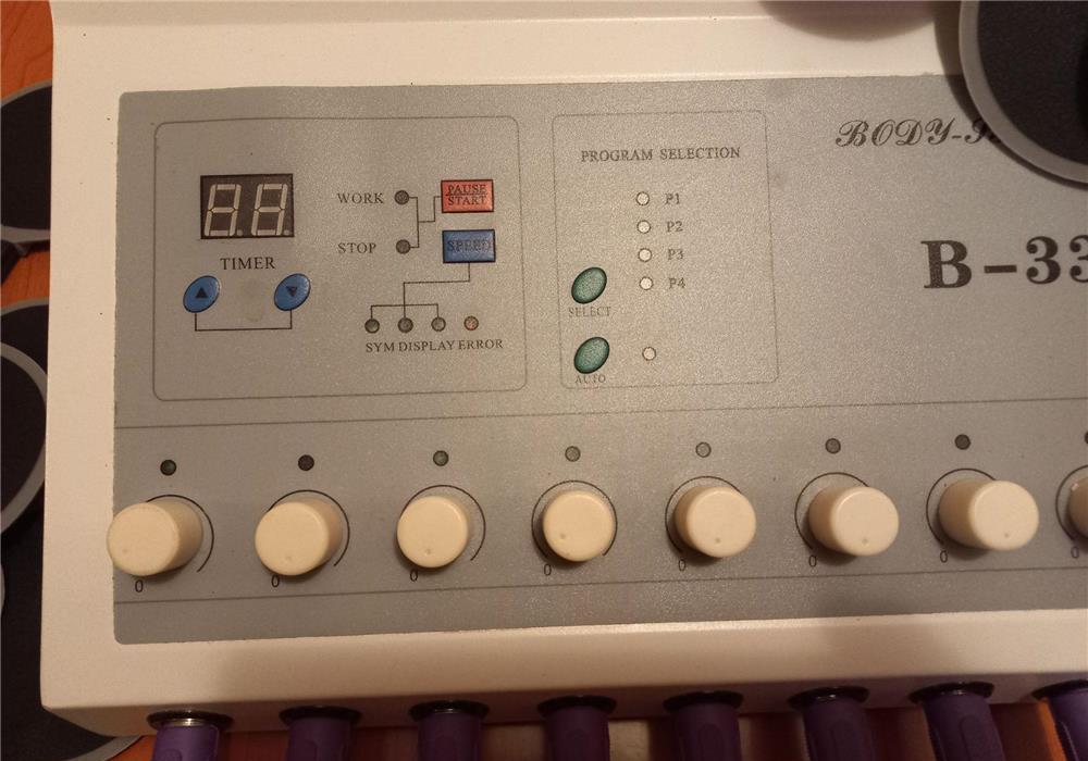 Aparat electrostimulare profesional pentru remodelare corporală cu 20 electrozi 750 lei Lei