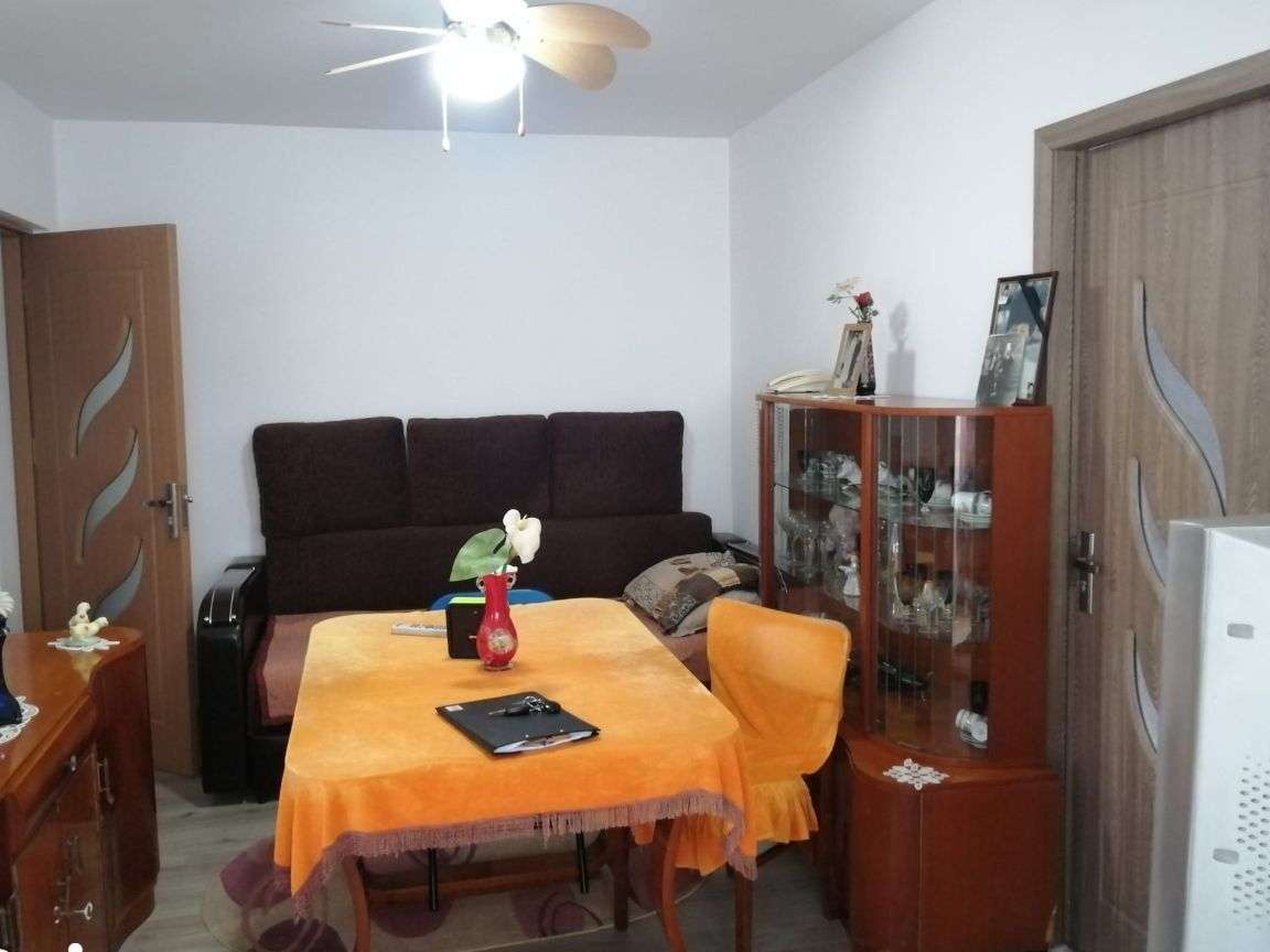 Apartament 2 cam semi dec Craiovita etaj 4din4