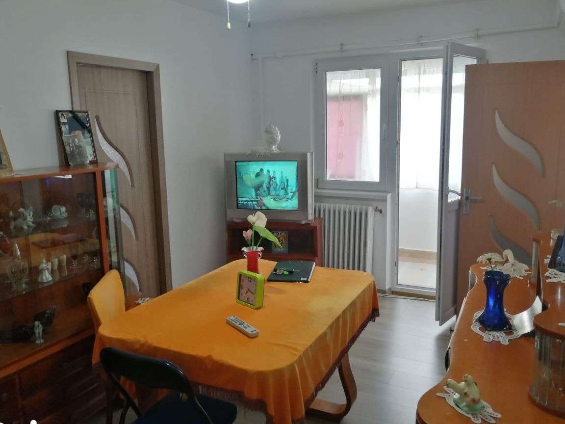 Apartament 2 cam semi dec Craiovita etaj 4din4