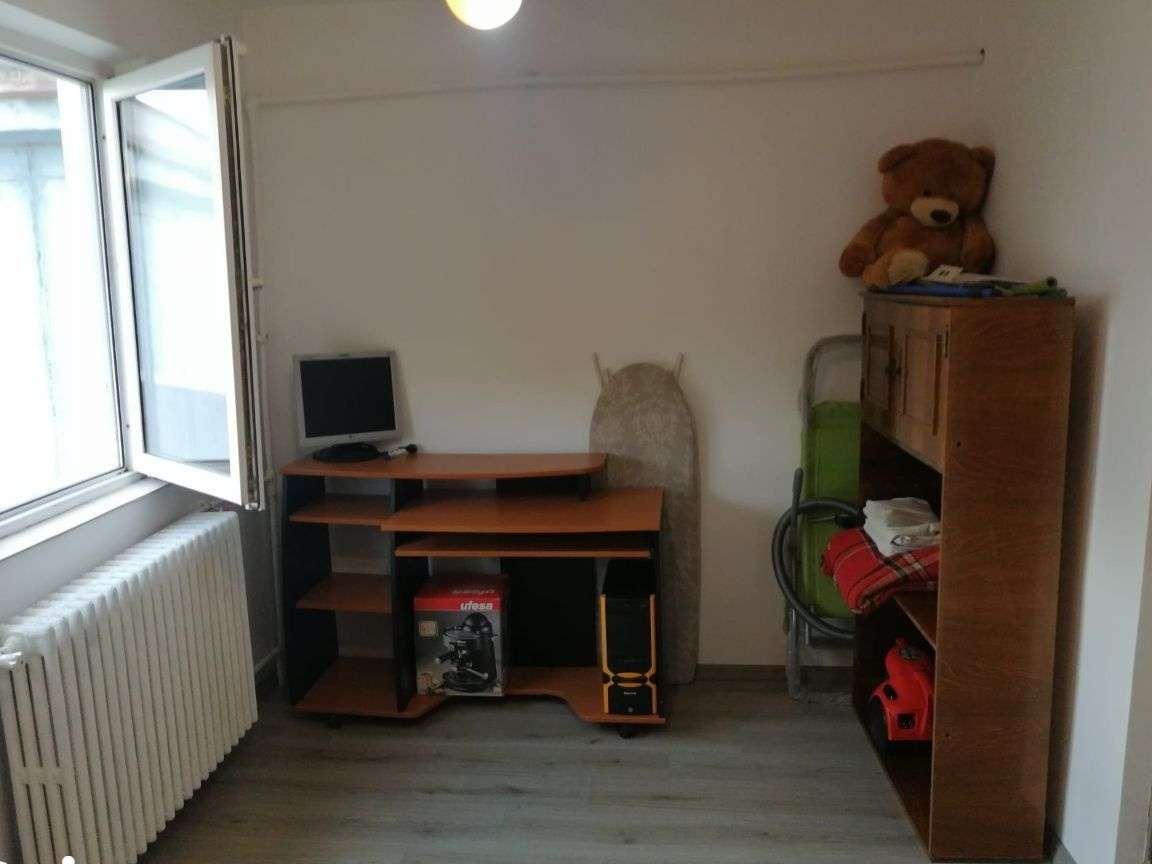 Apartament 2 cam semi dec Craiovita etaj 4din4