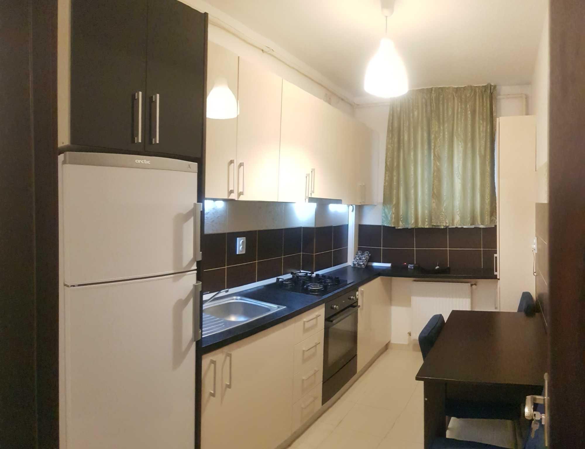 Apartament 2 camere 50mp mobilat / metrou / decomandat / disponibil