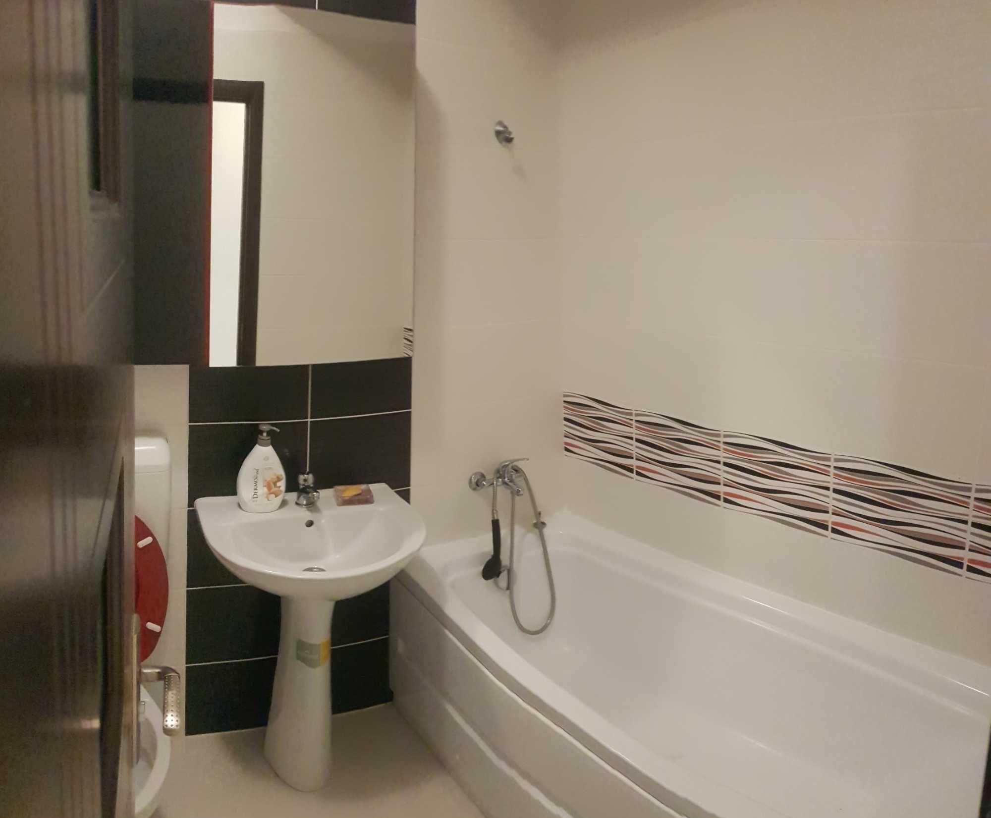 Apartament 2 camere 50mp mobilat / metrou / decomandat / disponibil