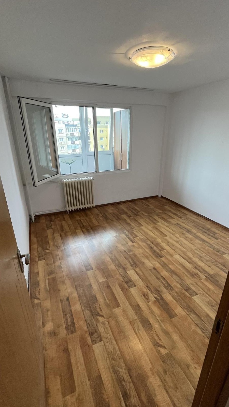 Apartament 2 camere Bvd. Basarabia de vanzare, proprietar