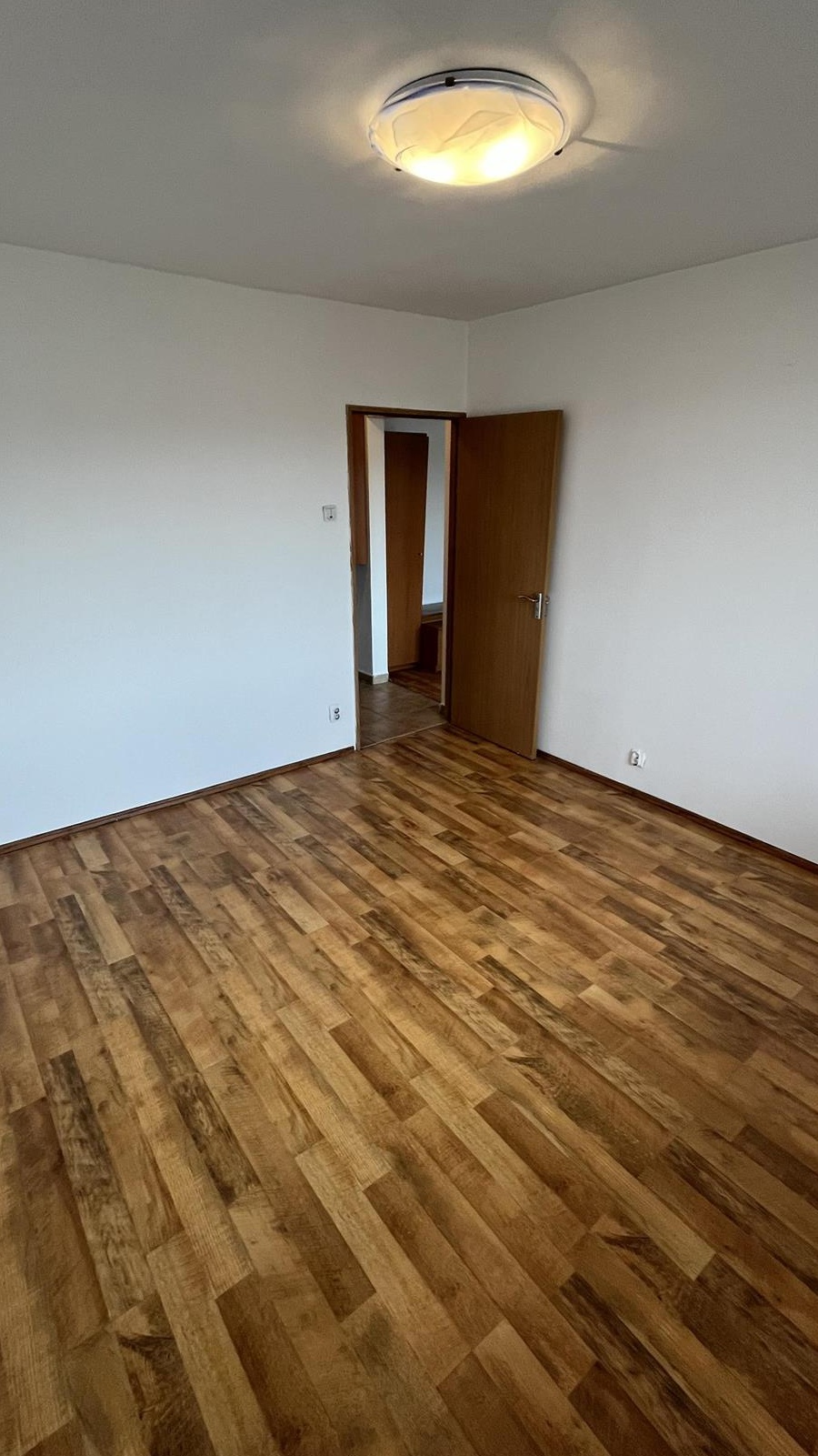 Apartament 2 camere Bvd. Basarabia de vanzare, proprietar