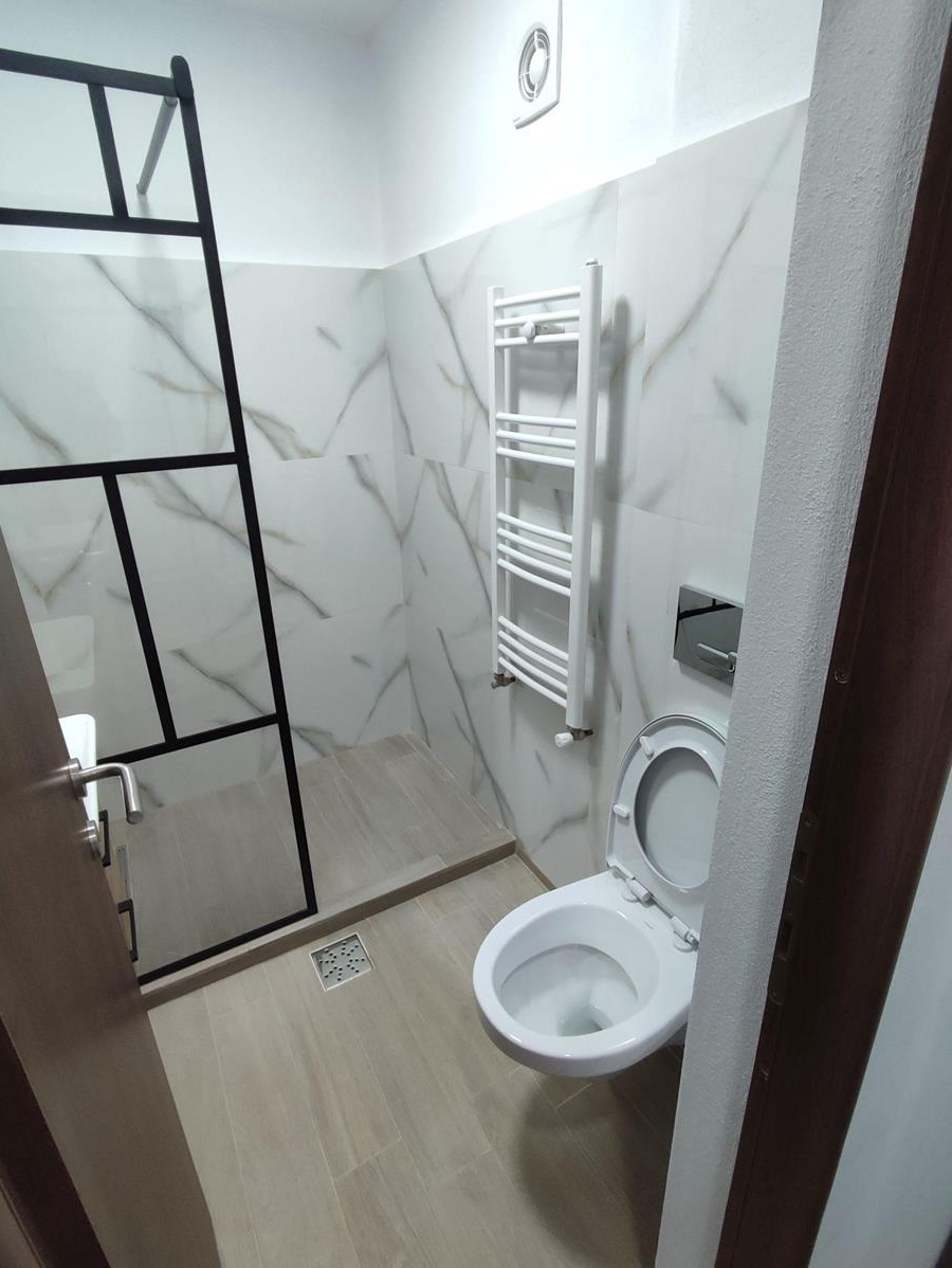 Apartament 2 camere, centrala termica, zona centrala Teilor