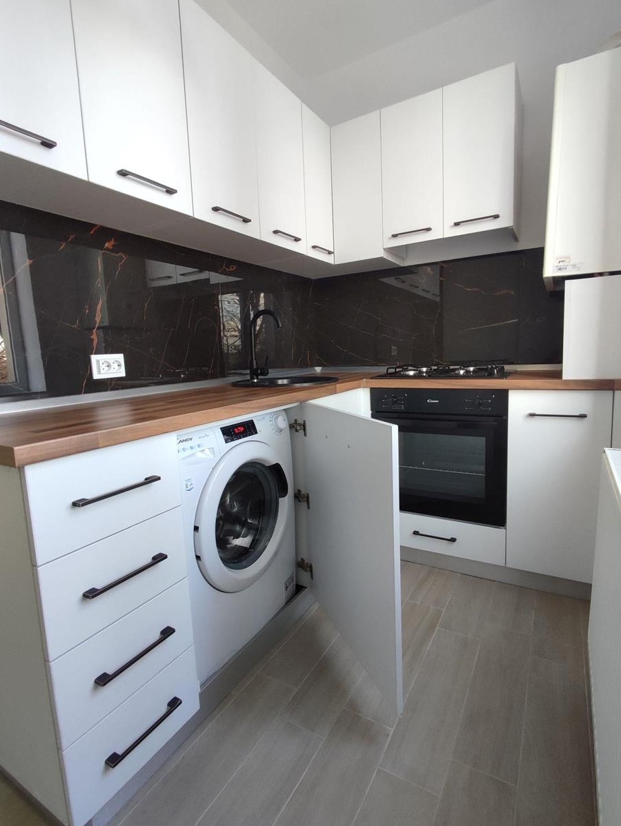 Apartament 2 camere, centrala termica, zona centrala Teilor