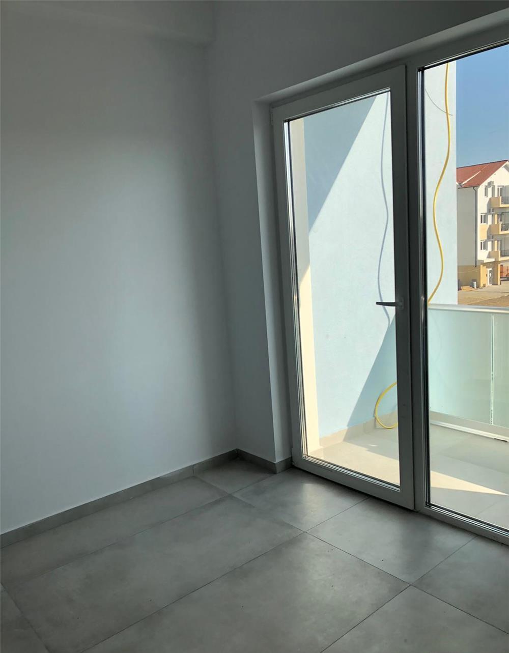 Apartament 2 camere, decomandat, doua balcoane, 55 mp,  loc de parcare acoperit