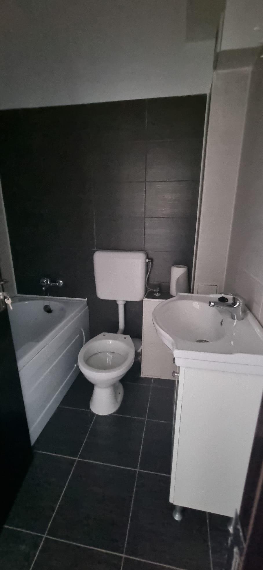 Apartament 2 camere decomandat, la 2 minute de statia de Metrou Berceni, mutare rapida
