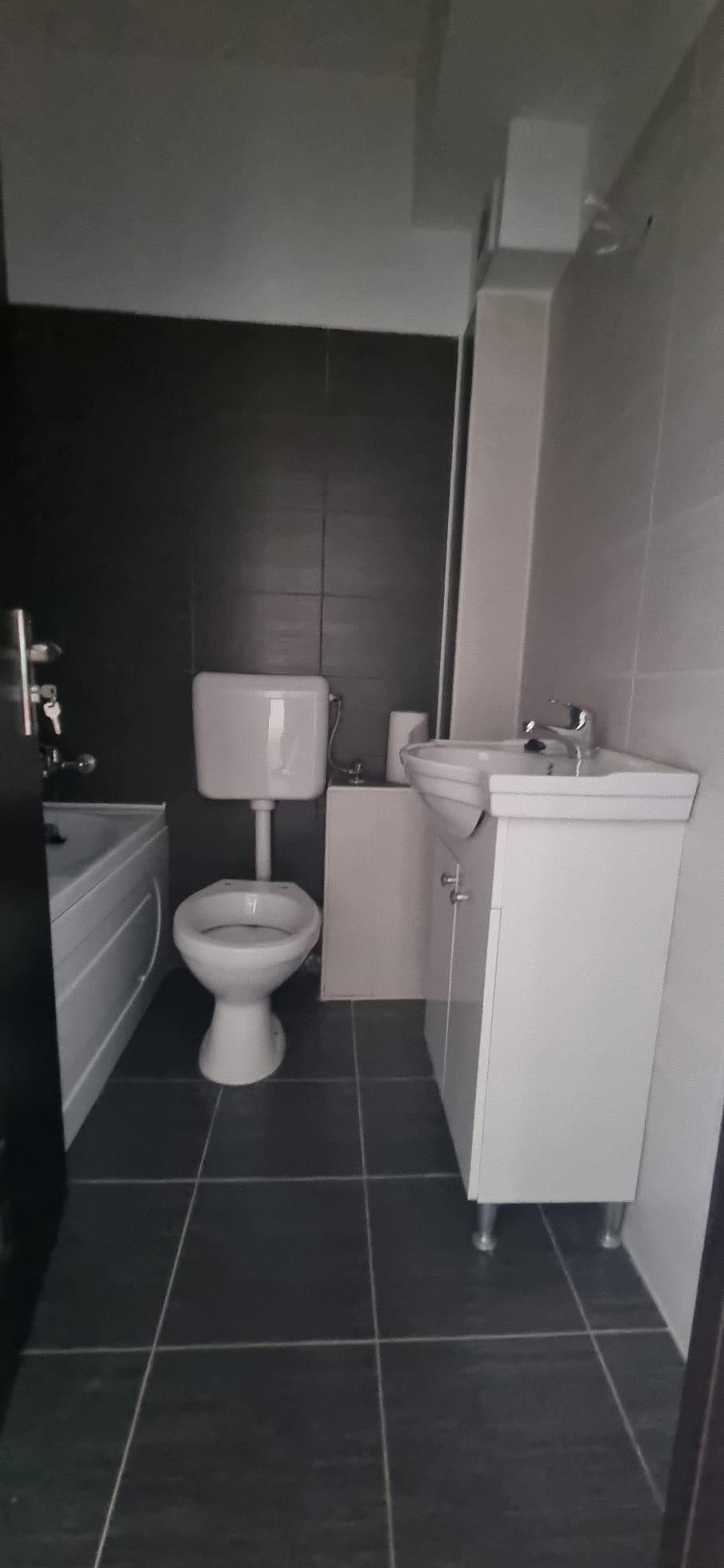 Apartament 2 camere decomandat, la 2 minute de statia de Metrou Berceni, mutare rapida