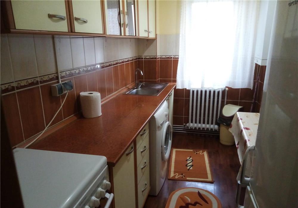 Apartament 2 camere decomandat,Deva-piața centrală