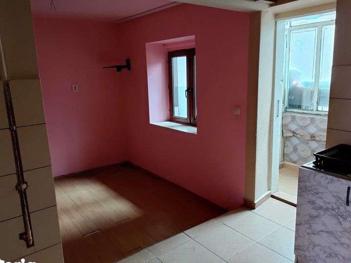 Apartament 2 camere, demisol inalt, cu CF, in centru