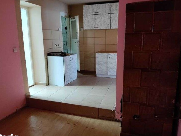 Apartament 2 camere, demisol inalt, cu CF, in centru