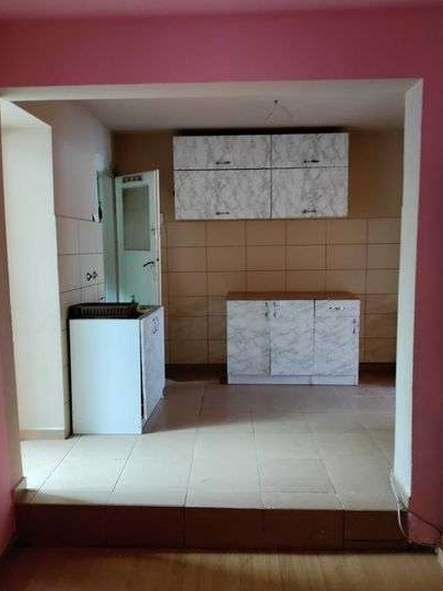 Apartament 2 camere, demisol inalt, cu CF, in centru