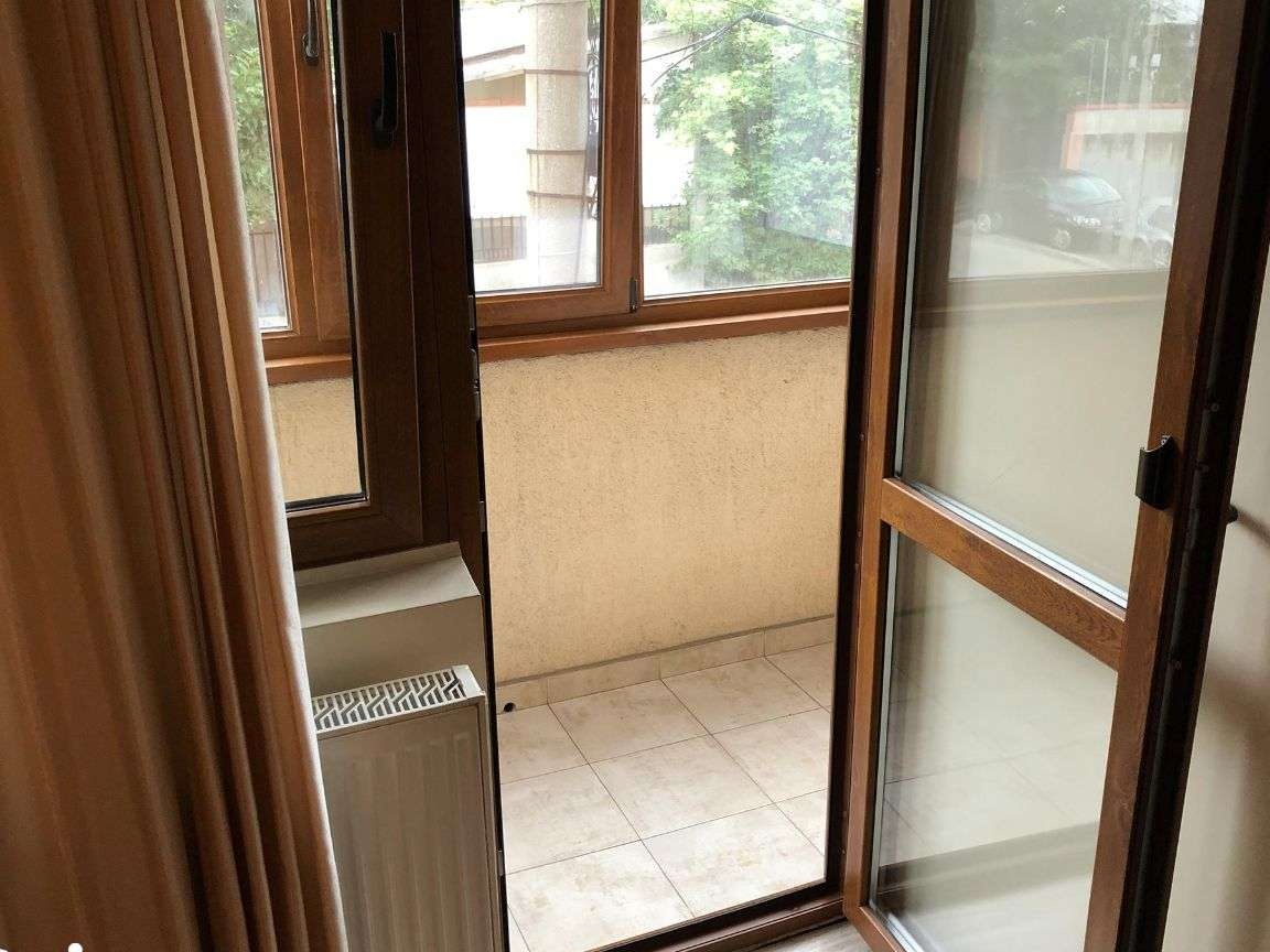 Apartament 2 camere, etaj 1/2, an 2013 la Doamna Ghica