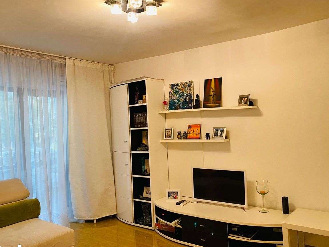 Apartament 2 camere + loc de parcare
