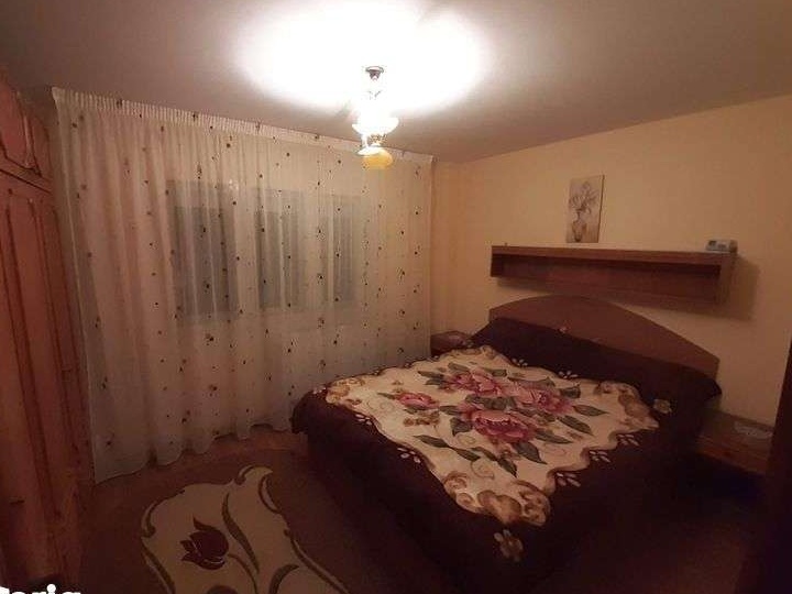 Apartament 2 camere transformat în 3 camere