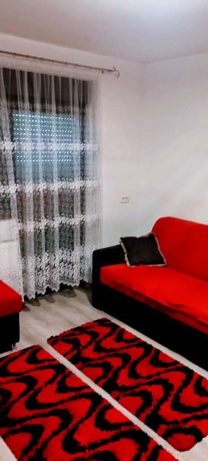 Apartament 2 camere,decomandat complet utilat și mobilat .