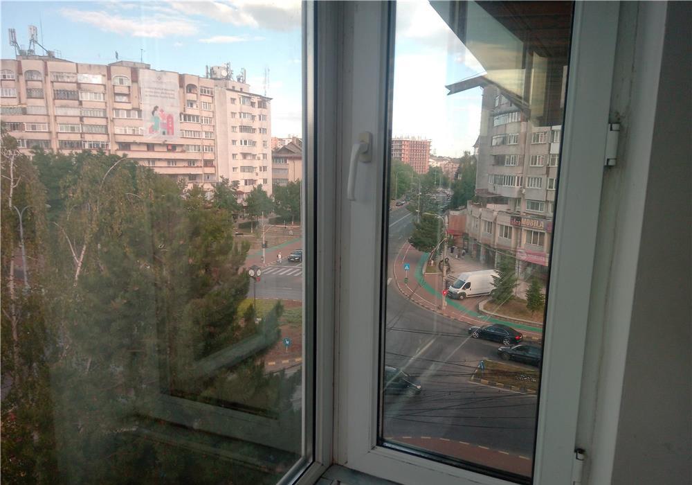 Apartament 3 cam 79mp, decomandat, zona centrala Burdujeni