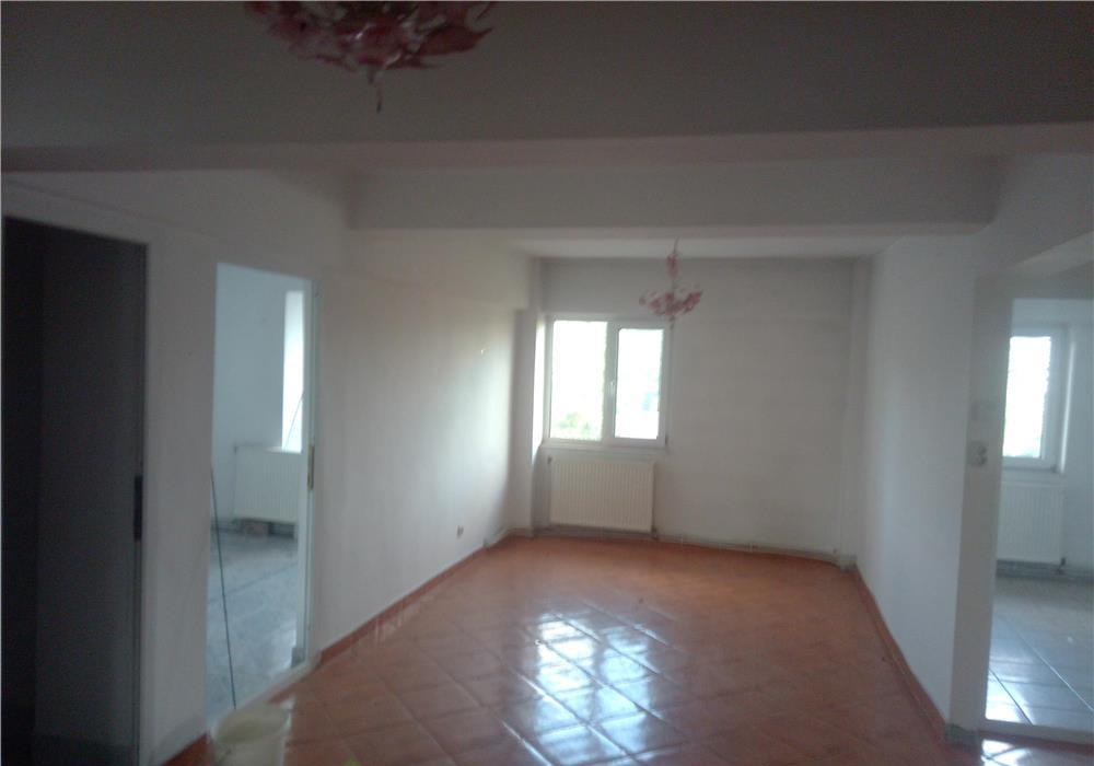 Apartament 3 cam 79mp, decomandat, zona centrala Burdujeni
