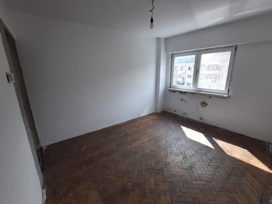 Apartament 3 cam. | 80mp suprafața ap. + boxă | zona Nord | Calea lui Traian |