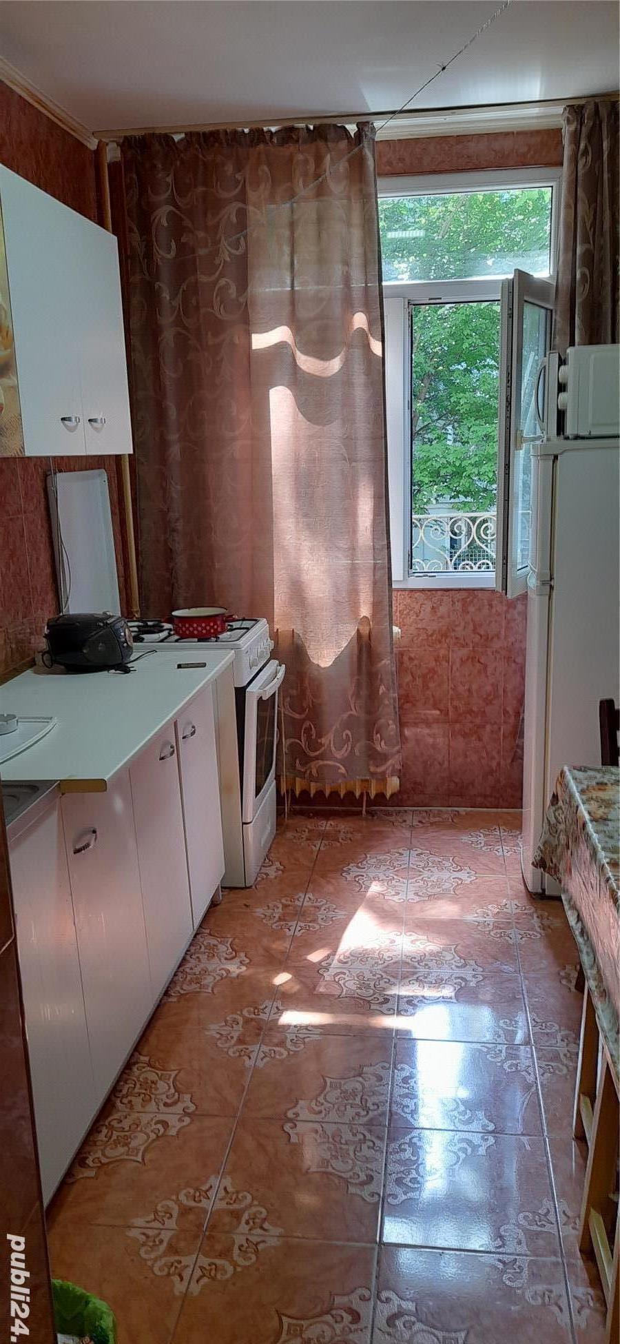 Apartament 3 cam de vanzare