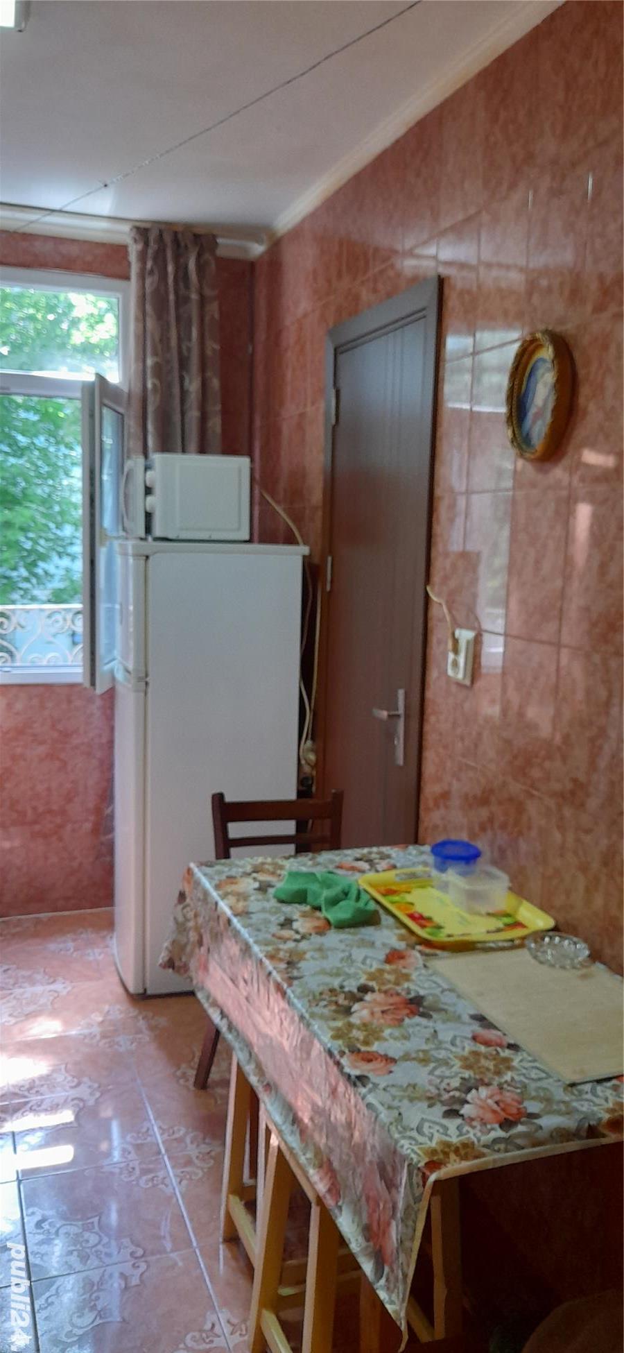 Apartament 3 cam de vanzare