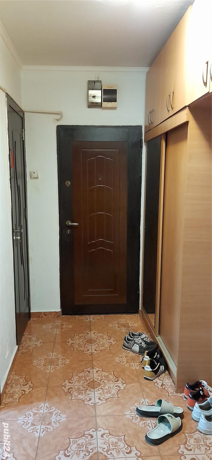 Apartament 3 cam de vanzare