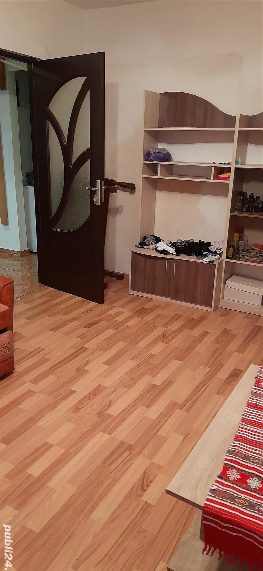 Apartament 3 cam de vanzare